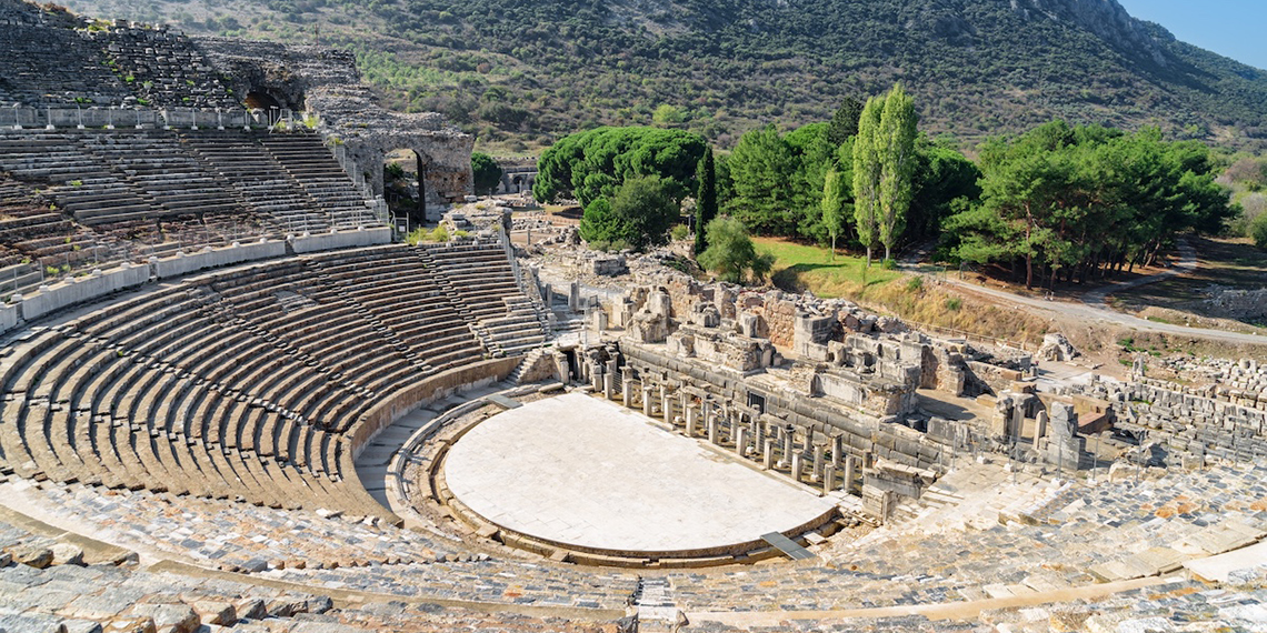Depremlerde 2 bine yakın tarihi eser zarar gördü