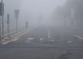 Diyarbakır'da sis; trafikte sürücüler zor anlar yaşadı