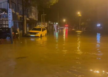 Edremit’te Kızılkeçeli ve İkizçay dereleri taştı