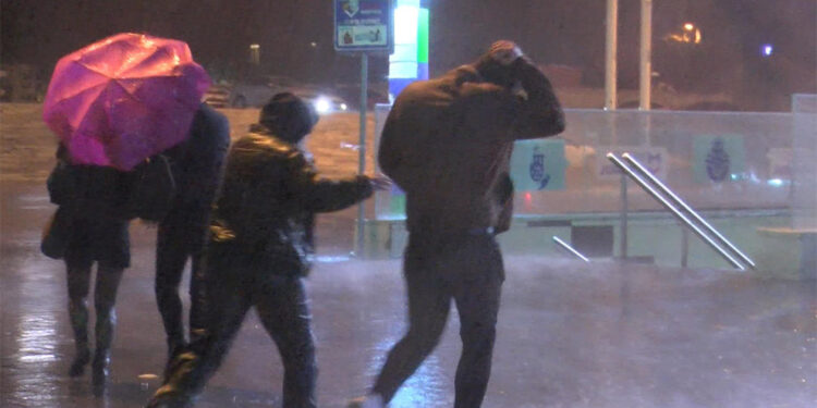 İstanbul'da fırtına ve sağanak etkili oldu