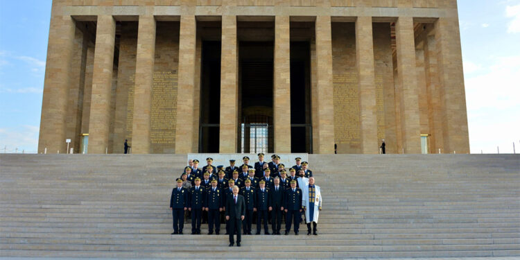 Emniyet teşkilatı Anıtkabir'i ziyaret etti