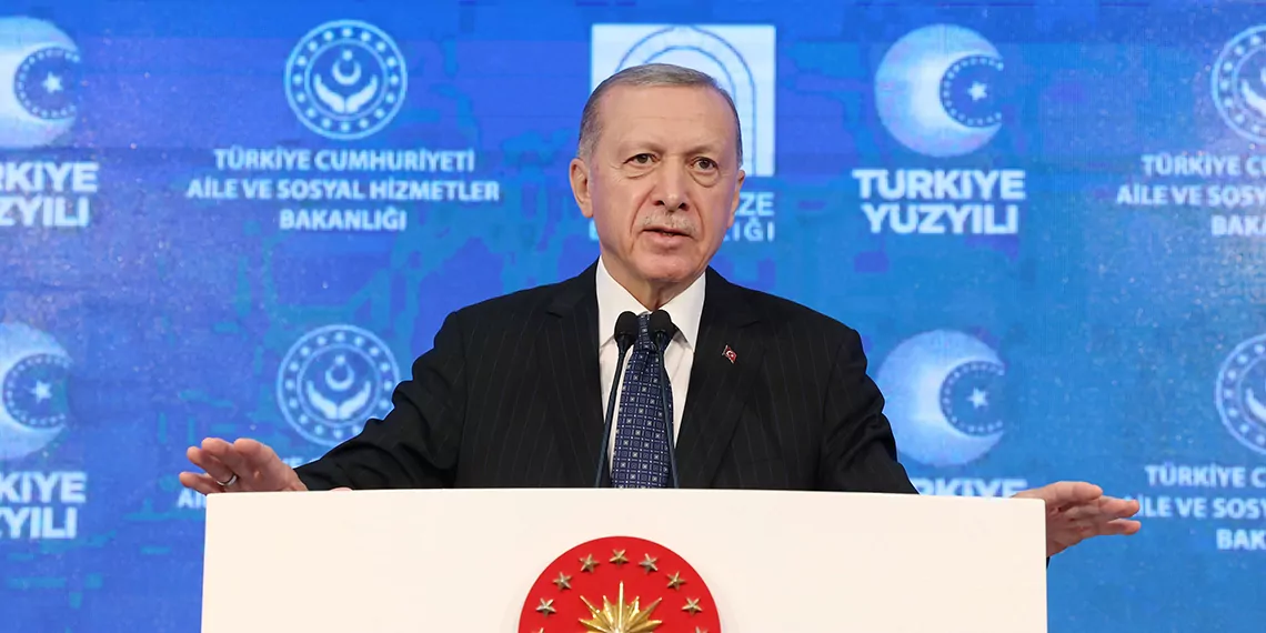 Cumhurbaşkanı recep tayyip erdoğan, sosyal medya hesabından yaptığı paylaşımda, “artık hemen hemen her konuda türkiye’nin ne dediğine tüm dünya bakıyor. Biz de milletimizden aldığımız güçle türkiye'nin itibarına yakışır çıkışlar yapıyoruz" dedi.  
