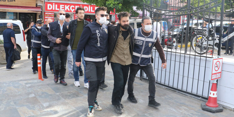 Gözaltına alınan 4 üniversite öğrencisi adliyede