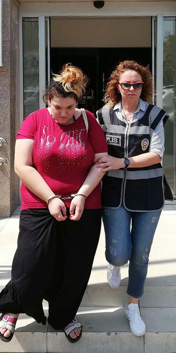 İzmir'in Bornova ilçesinde cesedi tandırda bulunan Eymen Sadık Durak'ın öldürülmesiyle ilgili haklarında ayrı ayrı ağırlaştırılmış müebbet ve toplam 38'er yıl hapis cezası verilen sanıklardan anne Mine Durak (28) ile sevgilisi Serkan Elçetin'in (39) cezaları Yargıtay'da da onandı.