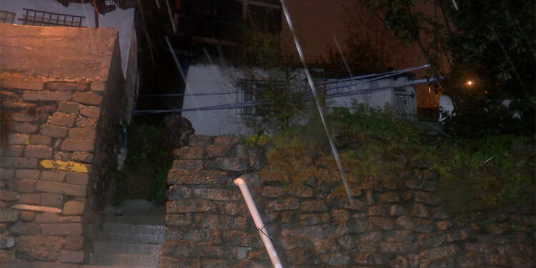 Eyüpsultan'da toprak kayması