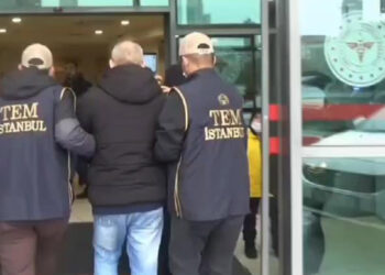 FETÖ üyeliğinden aranan özel kalem müdürü yakalandı