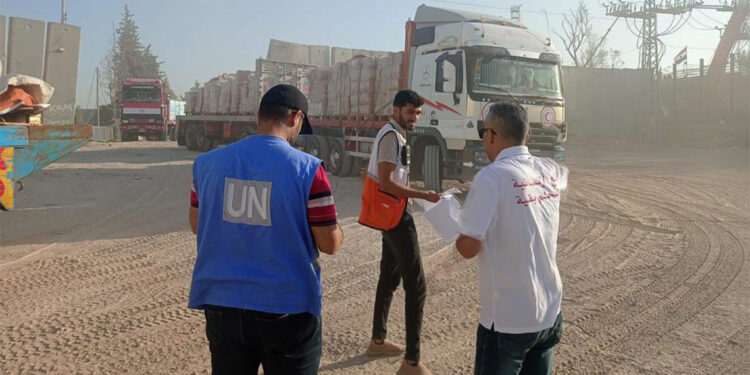 İnsani yardım yüklü 106 kamyon daha teslim edildi