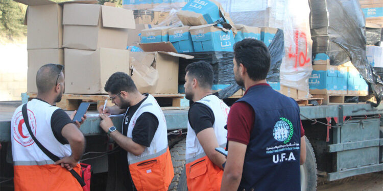 İnsani yardım yüklü 30 kamyon daha teslim alındı