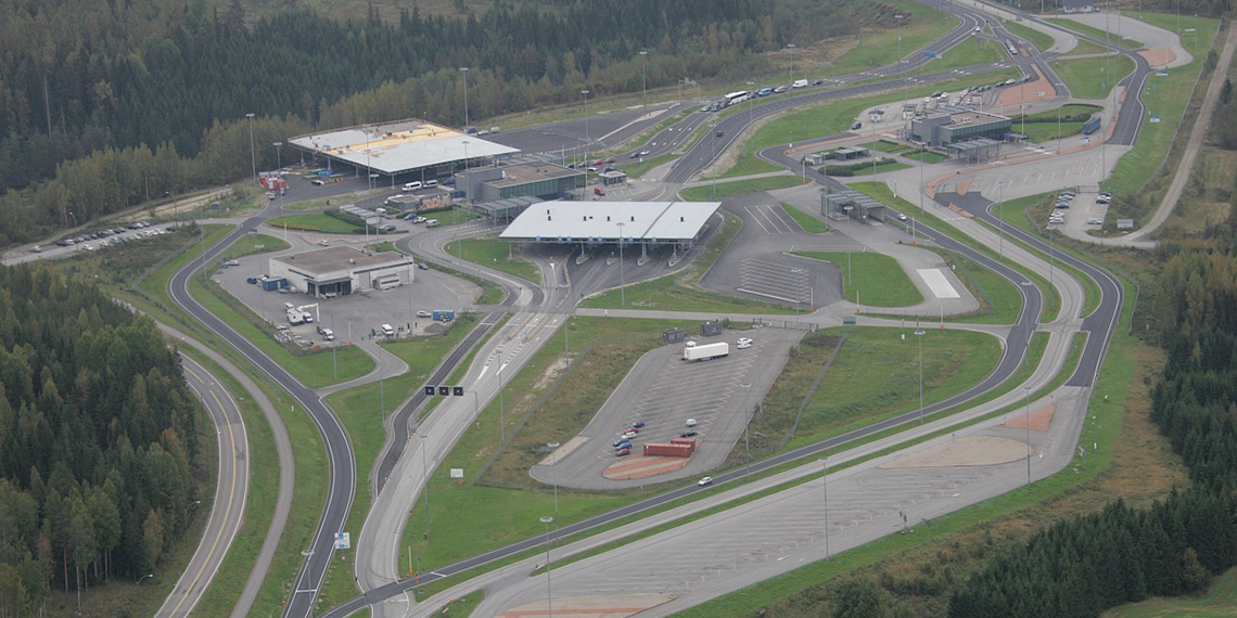 Finlandiya, Rusya ile olan 4 sınır kapısını 'yasadışı geçişleri' durdurmak için bugünden itibaren kapattığını duyurdu.