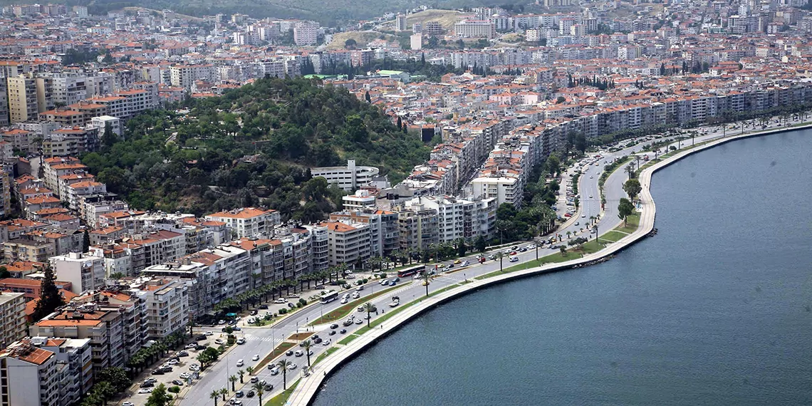 İstanbul üniversitesi'nden (i̇ü) prof. Dr. Sedat avcı, küresel denge derneği ile yürüttükleri proje kapsamında i̇zmir'de fırtına kabarmaları nedeniyle denizlerdeki su seviyesinin yükselerek yaşam alanlarını etkileyeceğine dikkat çekti.