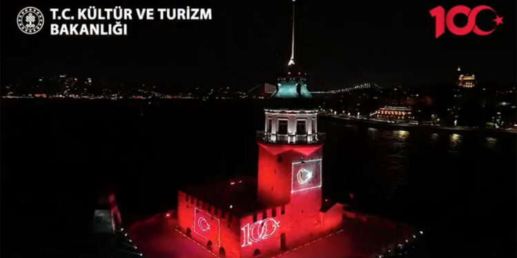 Galata ve Kız kulelerinde ışık gösterileri 10 Kasım'a kadar sürecek