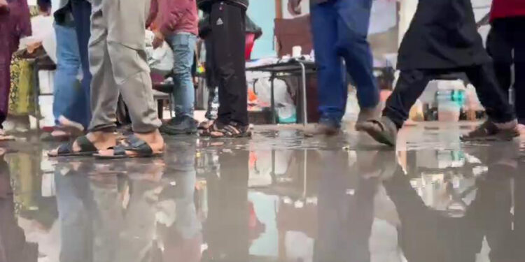 Gazze Şeridi'nde sağanak barınakları vurdu