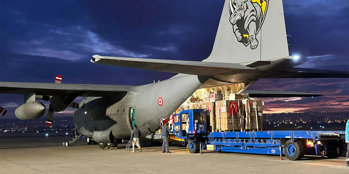Gazze'ye ilaç ve tıbbi malzeme taşıyan askeri uçak Mısır'a hareket etti