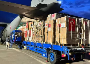 Gazze'ye ilaç ve tıbbi malzeme taşıyan askeri uçak mısır'a hareket etti
