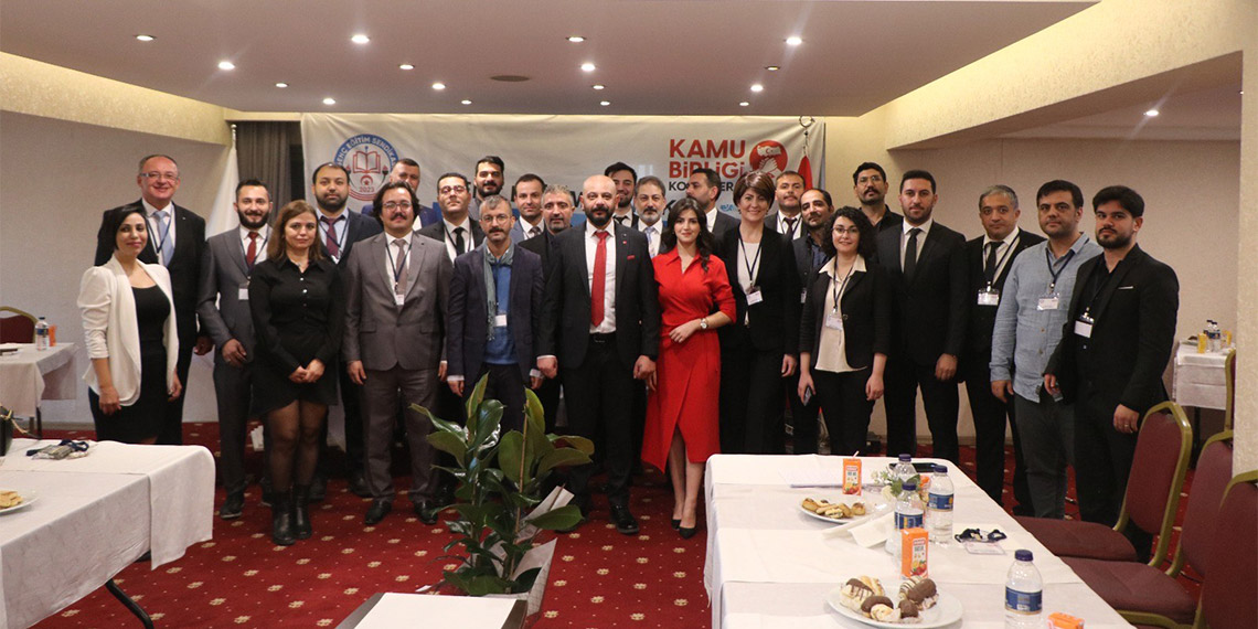 Genç Eğitim Sendikası'nın 1. Olağan Genel Kuruluna, Kamu Birliği Federasyonu Genel Başkanı Osman Kaya ve konfederasyon çatısında bulunan Genç Sağlık Sendikası, Adaletsen, Adil Habersen, Genç Belediyesen, Divasen’in yönetim kurulu üyeleri de eşlik etti.