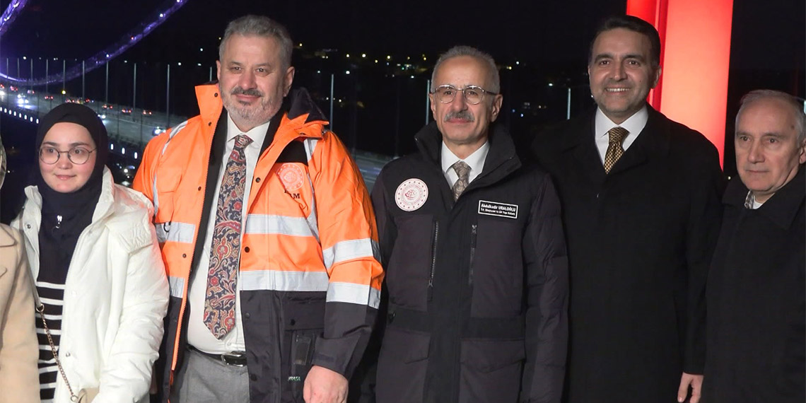 Ulaştırma ve Altyapı Bakanı Abdulkadir Uraloğlu, askı halatlarının değiştirilmesi işlemi gerçekleştirilen Fatih Sultan Mehmet Köprüsü’nde incelemelerde bulundu. Uraloğlu, “Bizim siyasetimiz hep eser ve hizmet siyaseti olmuştur" dedi.