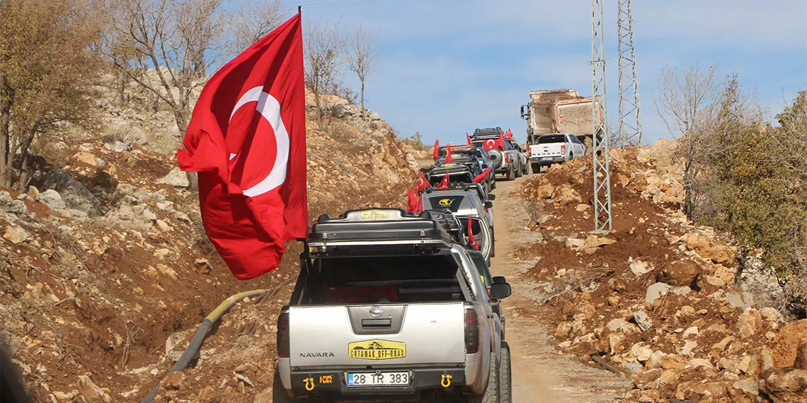 Gabar dağı'na çıkıp türk bayrağı açtılar