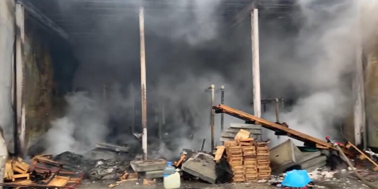 Gürpınar Balık Hali'nde yangın çıktı