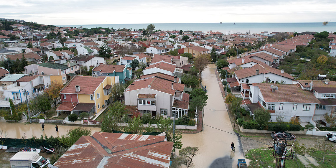 İstanbul'da dün şiddetli yağıştan etkilenen Silivri'de sel sonrası son durum havadan görüntülendi.