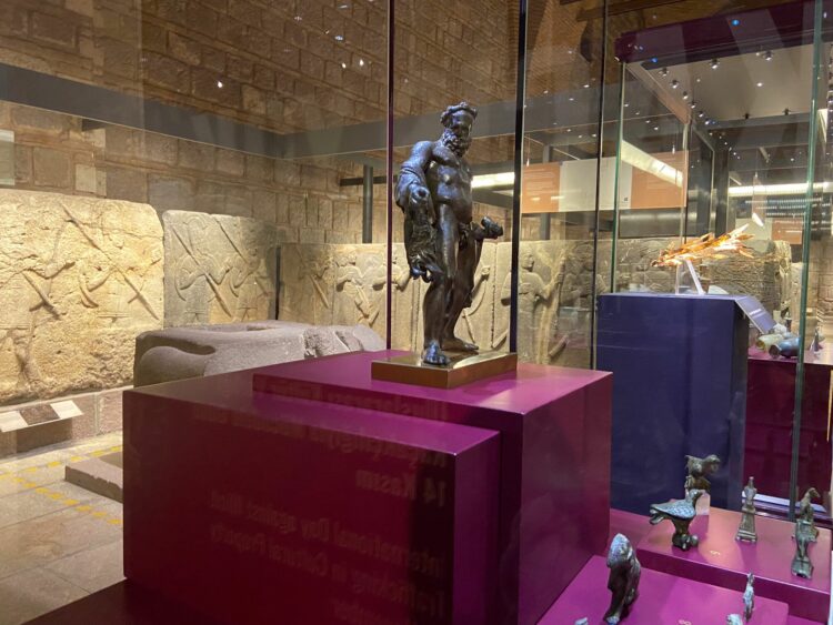 'Herakles heykeli' ve 'altın taç' 'Kaçış Yok' sergisinde