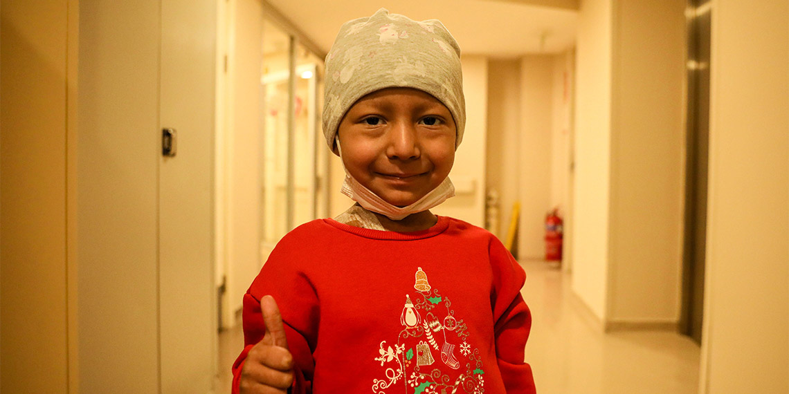 Özbekistan uyruklu Müslimakhon Ulukbekova'nın (5) yaşama tutunabilmesi için annesi ilik nakliyle kızına ikinci kez can verdi.