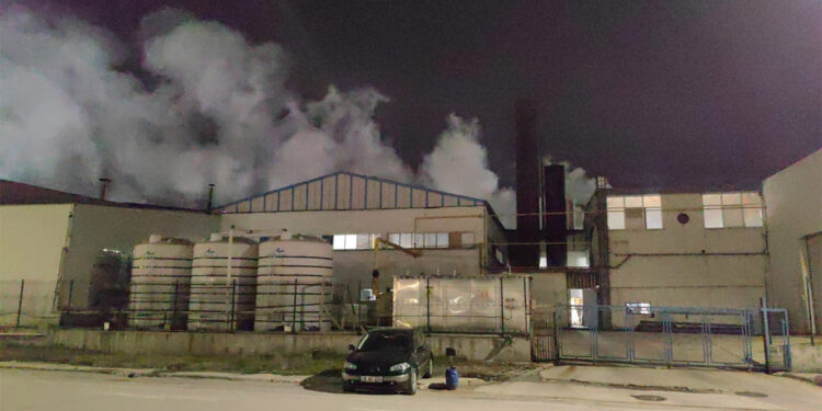 İnegöl'de tekstil fabrikasında çıkan yangın söndürüldü