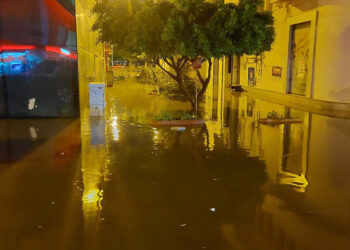İskenderun'da sağanak ve fırtınada su taşkını yaşandı