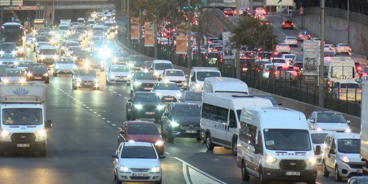 Ara tatilinin ardından trafikte yoğunluk oluştu