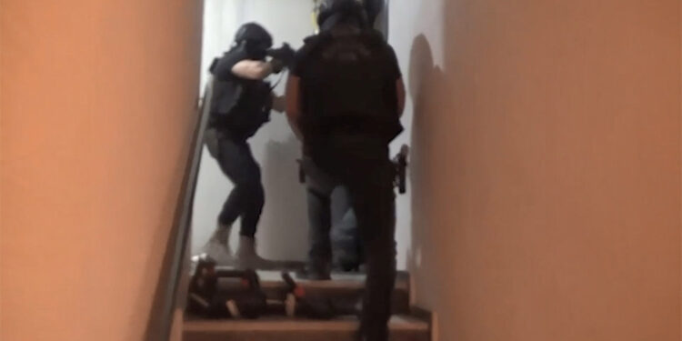 İstanbul'da DEAŞ operasyonu; 13 gözaltı