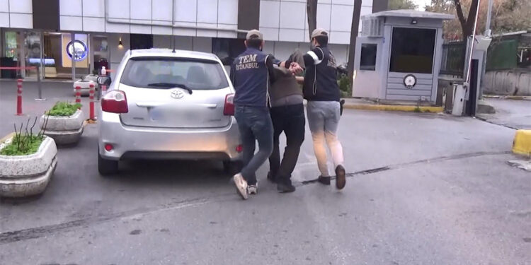 İstanbul'da bomba düzenekleri ele geçirildi