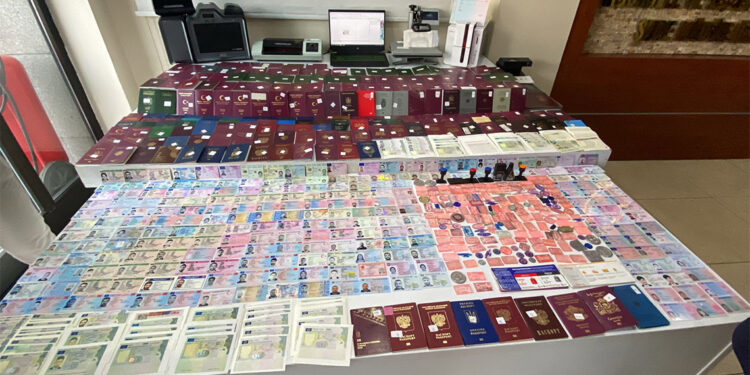 İstanbul'da sahte pasaportla göçmen kaçakçılığı