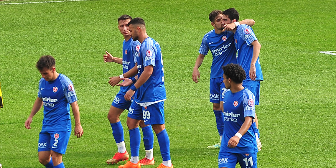 Türkiye Kupası 3'üncü Tur maçları bugün oynanan 23 karşılaşma ile devam etti. Ümraniyespor sahasında konuk ettiği Orduspor 1967 SK’yı 5-1 ile geçerek bir üst tura adını yazdırırken, İstanbulspor ise Kepezspor’a 3-2 mağlup olarak kupaya veda etti.
