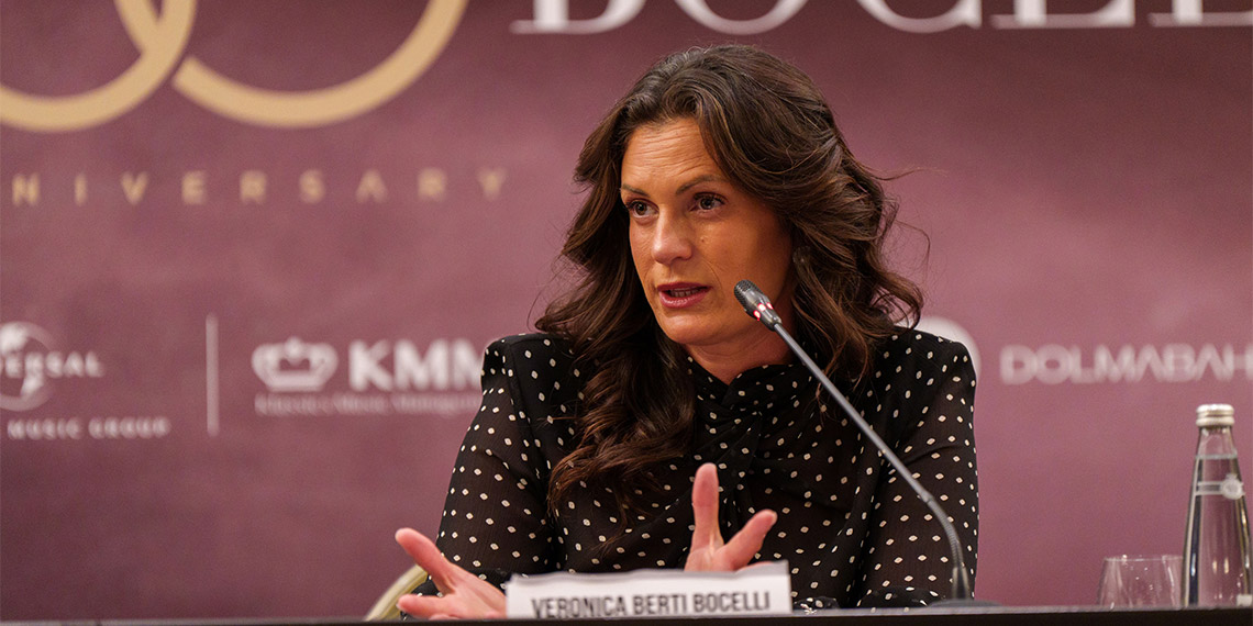 İtalyan tenor Andrea Bocelli, 30.yıl konserleri kapsamında Beşiktaş Tüpraş Stadyumu'nda gerçekleştireceği konserin tanıtım toplantısı dolayısıyla İstanbul'a geldi.