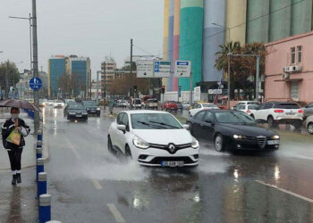 İzmir için kuvvetli gök gürültülü sağanak uyarısı