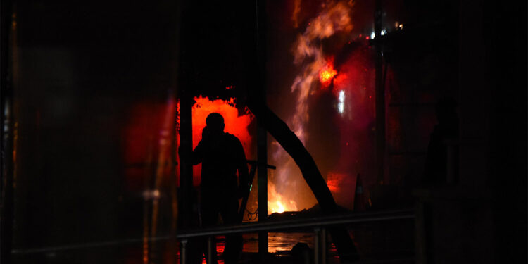 İzmir'de doğalgaz borusu patladı