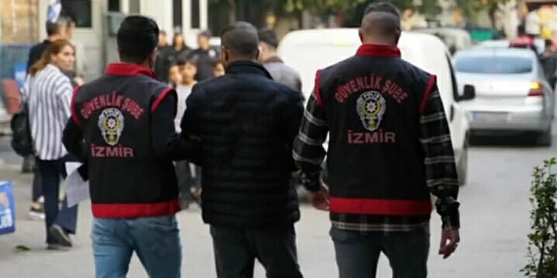 İzmir'de düzenlenen Kalkan operasyonunda 309 kaçak göçmen yakalandı. Operasyonu sosyal medya hesabından duyuran İçişleri Bakanı Ali Yerlikaya, “Düzensiz göçmen ve göçmen kaçakçılığı organizatörlerinin her an enselerindeyiz. Onlara göz açtırmayacağız" dedi.