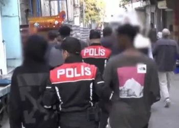 İzmir'de kalkan operasyonu: 309 kaçak göçmen yakalandı