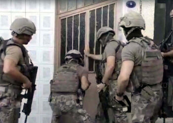 İzmir'de terör örgütü operasyonu; 4 gözaltı
