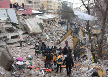 Depremin 275'inci gününde enkazdan ceset çıktı