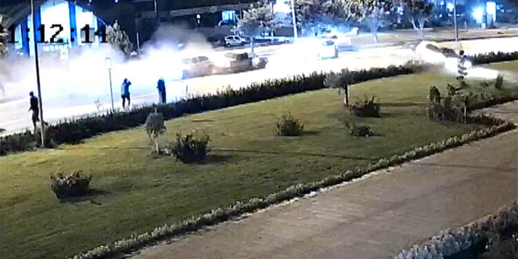 Kahramanmaraş'ta 3 aracın karıştığı kaza kamerada