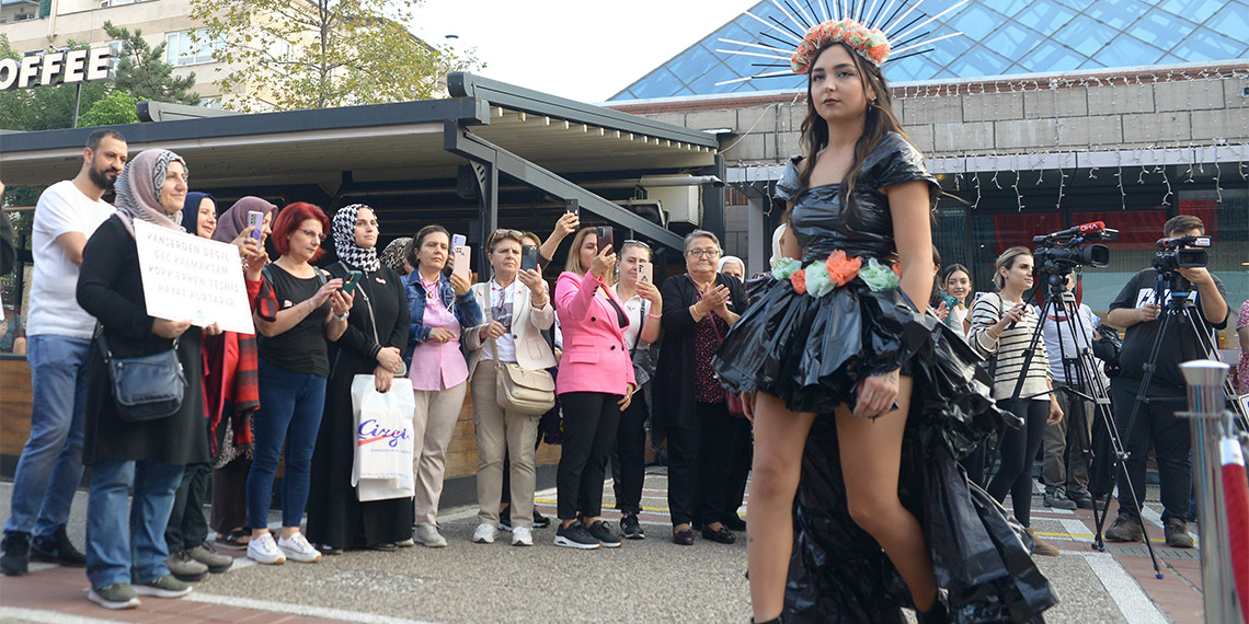 Kanserojen maddelerden tasarlanan kıyafetler sergilendi