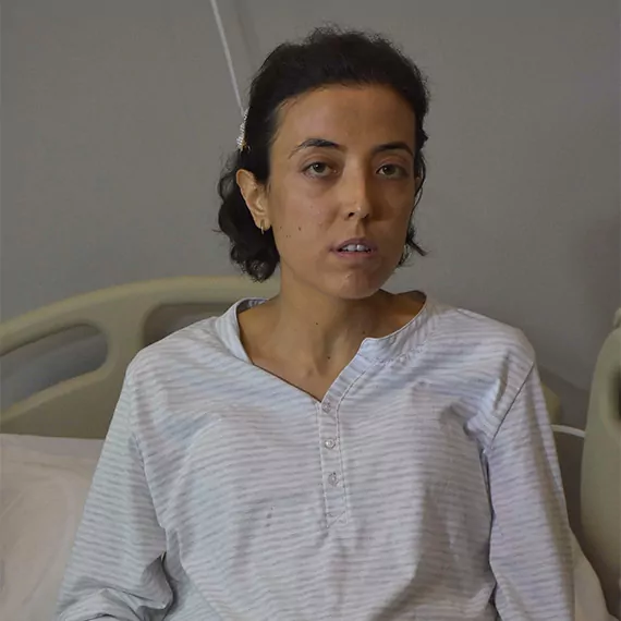 Konya'da yaşayan esma eskiler şanverdi (30), nüks eden 'otoimmün hepatit hastalığı' nedeniyle 3 yılı aşkın süredir karaciğer nakli için kadavradan bağış bekliyor.