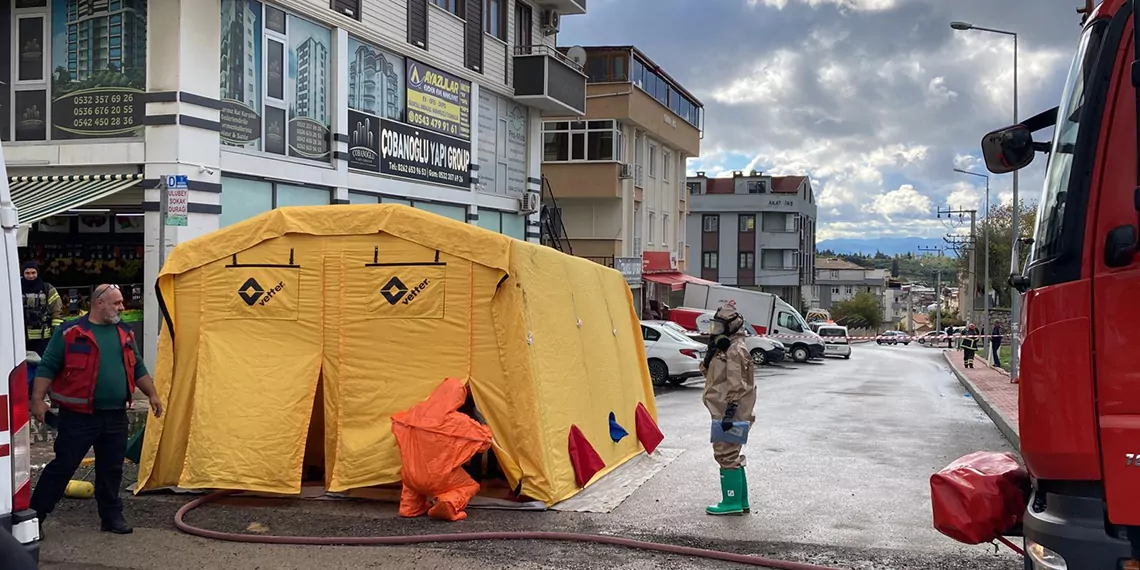 Kimyasal maddeden etkilenen 14 kargo çalışanı gözlem altında