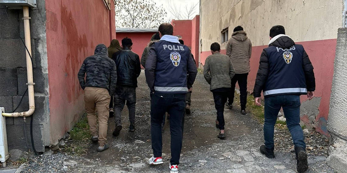 Kars'ta 9 Afgan kaçak göçmen yakalandı