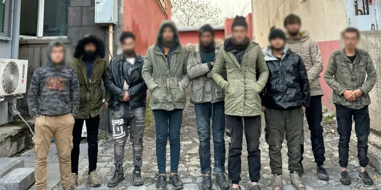 Kars'ta 9 afgan kaçak göçmen yakalandı