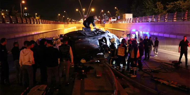 Kayseri'de 3 aracın karıştığı kazada 9 kişi yaralandı