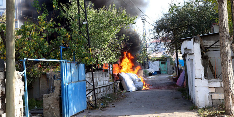 Müstakil evde çıkan yangın söndürüldü