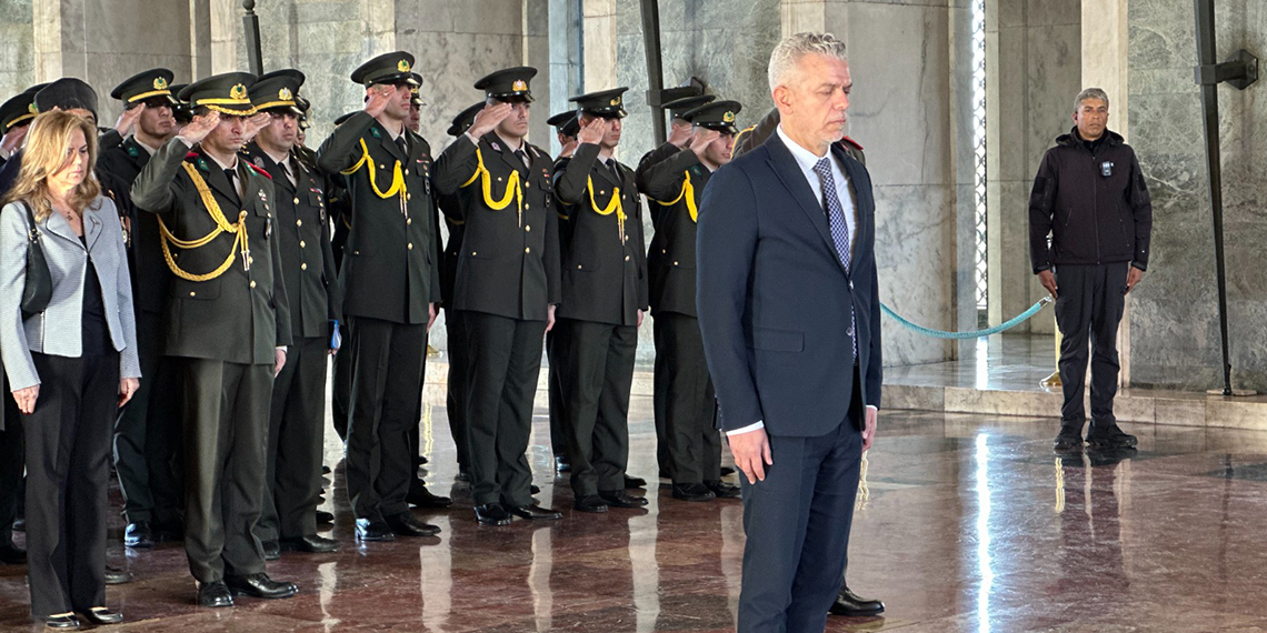 KKTC'nin Ankara Büyükelçisi Anıtkabir'i ziyaret etti