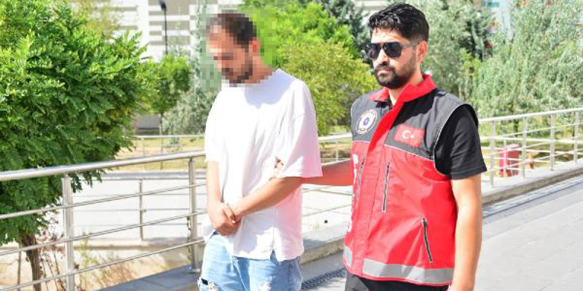 Kocatepe Camisi'nde tepki çeken fotoğraflar davasında beraat kararı