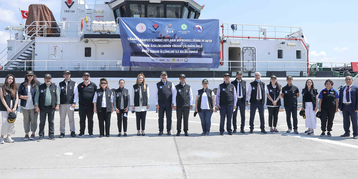 İzmir'in Seferihisar ilçesinde 3 yıl önce meydana gelen 6.6 büyüklüğündeki 117 kişinin hayatını kaybettiği depremin ardından Kuşadası Körfezi'ndeki fay zonu üzerinde yapılan araştırma tamamlandı.